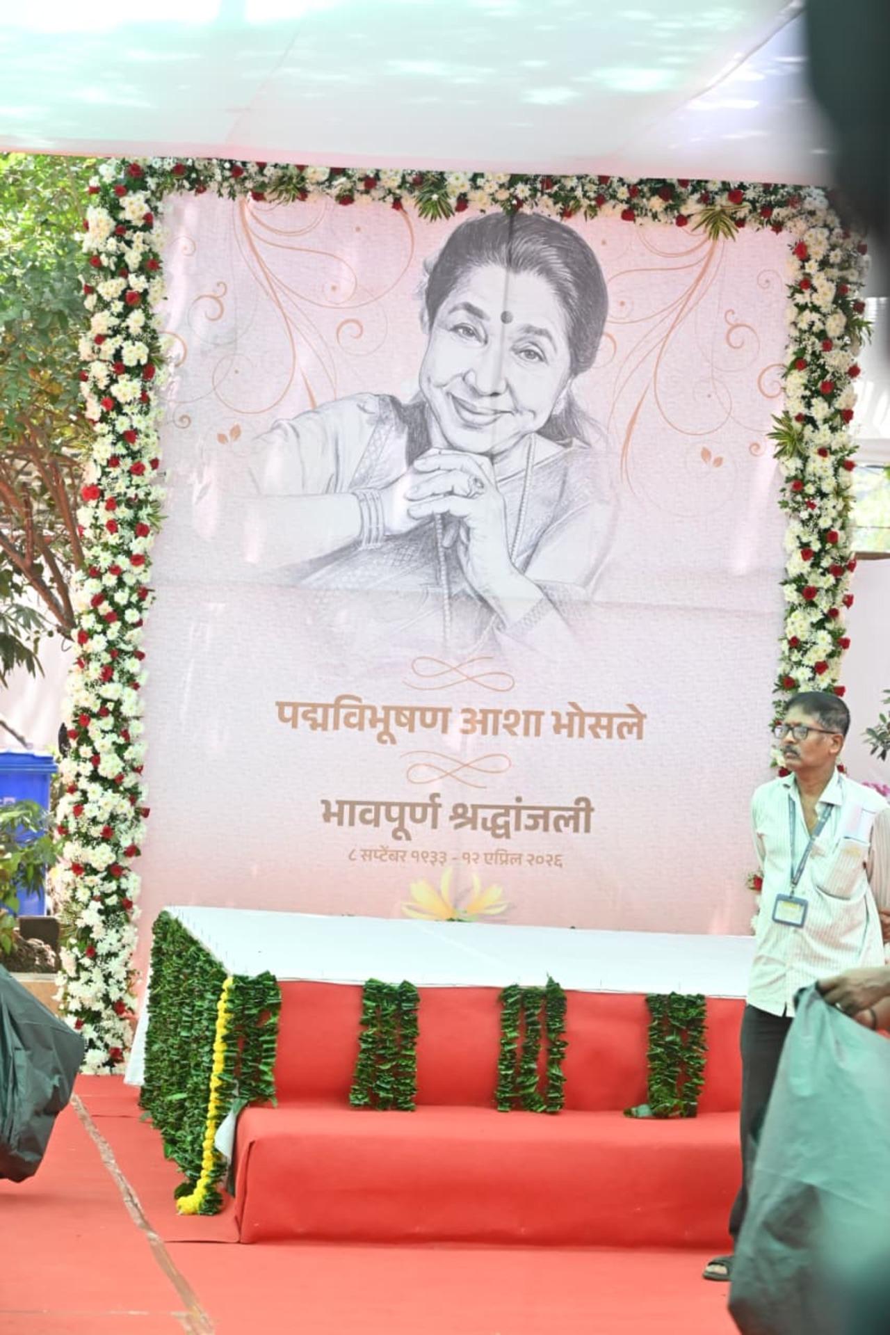 Preparations were made at Dadar's Shivaji Park, where the legendary singer will be cremated. A large poster with her picture was put up against a podium, where her body will be placed.